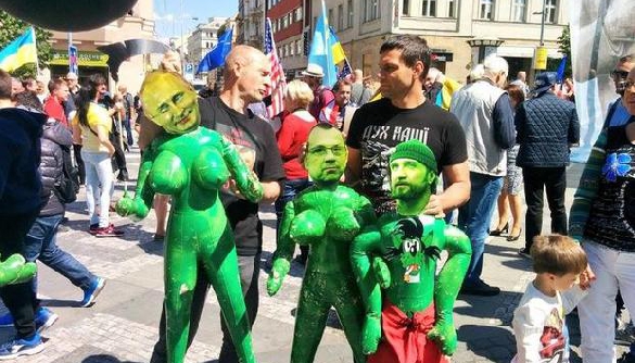 Как кремлевские пропагандисты создают картинку радостной встречи &laquo;Ночных волков&raquo; в Праге (ВИДЕО)