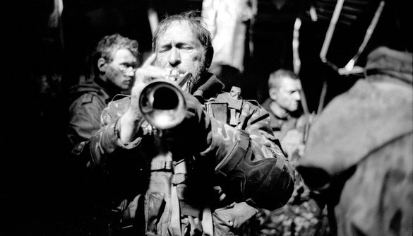 Аэропорт, война и медные трубы. В сети появились фотографии со съемок фильма &laquo;Киборги&raquo;