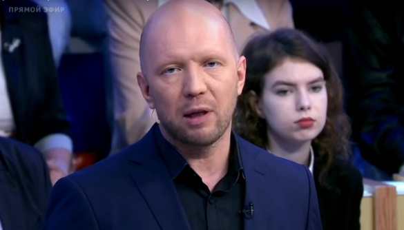 &laquo;Приношу извинения всем, кому пришлось впасть в истерику&raquo;: ведущий российской программы как бы признал ошибку насчет гастролей &laquo;Океана Ельзи&raquo;