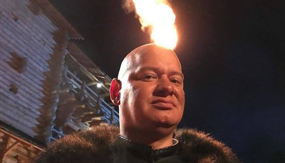 Геть лисину: Євген Кошовий похвалився дивною зачіскою