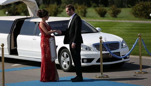 Участницы нового сезона «Холостяка» явились на первую вечеринку в свадебных платьях