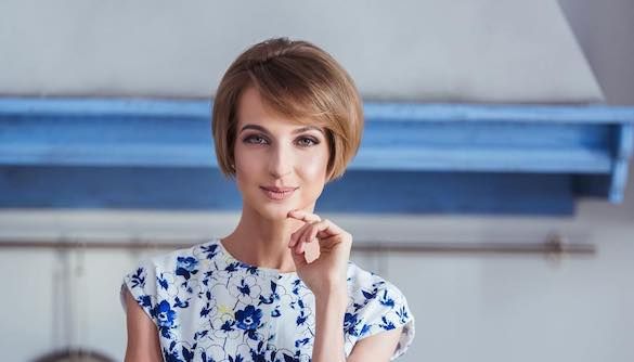 Ведущая «Зважених та щасливих» приоткрыла декольте Ведущая «Зважених та щасливих» приоткрыла декольте