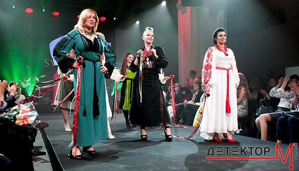 &laquo;Украинские амазонки&raquo;: как журналисты, волонтеры и участники ООС дефилировали в дизайнерских вышиванках