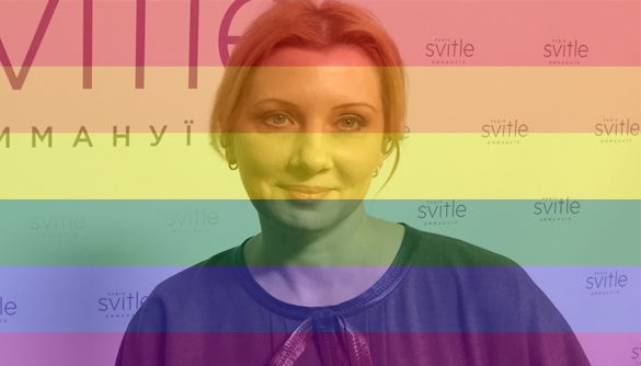 Анна Турчинова увидела в учебниках &laquo;гомодиктатуру&raquo;, а пользователи сети увидели у нее болезнь