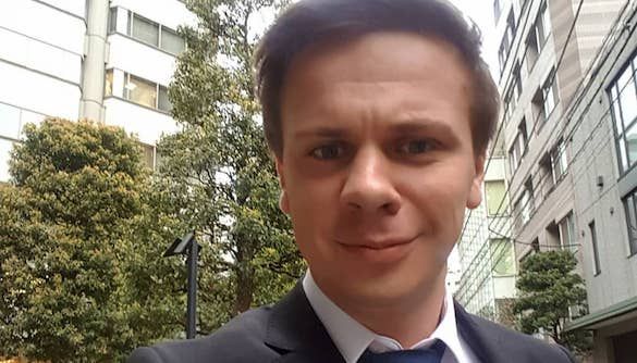 Поклонники волнуются за Дмитрия Комарова в компании вооруженных людей