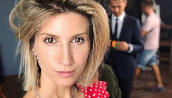 Анита Луценко показала фото в паспорте и рассказала, как стеснялась своего имени