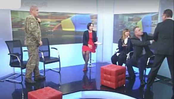 Барна и Левченко подрались в эфире &laquo;Рады&raquo; и побили телеоборудование