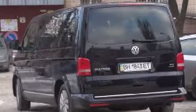 Автомобиль Зеленского ездит в сопровождении микроавтобуса Коломойского - &laquo;Схемы&raquo;