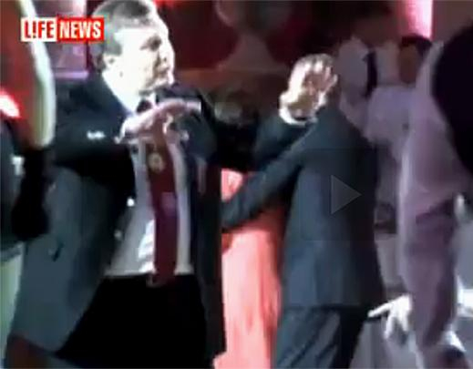 Как папарацци сняли танцующего Януковича (ВИДЕО)