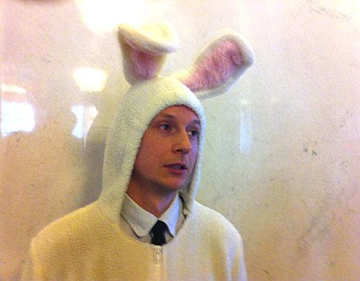 В Верховной Раде задержали журналиста в костюме зайца (ФОТО И ВИДЕО)
