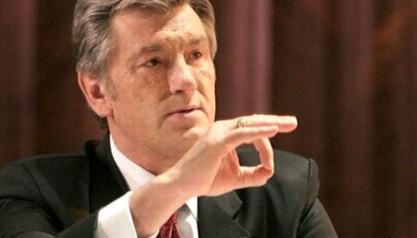 Вот это номер: Ющенко занял место пресс-секретаря Тины Кароль