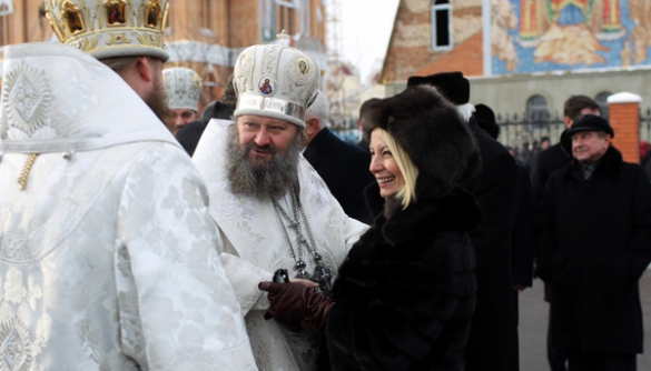 Как Анна Герман на Крещение выгуливала шубу