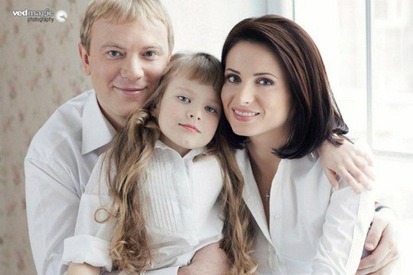 Анна Гомонай и Андрей Шевченко устроили фотосессию с дочкой (ФОТО)