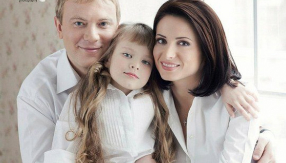 Анна Гомонай и Андрей Шевченко устроили фотосессию с дочкой (ФОТО)