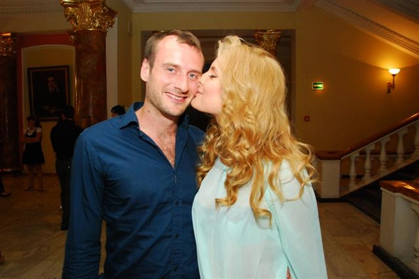 Победительница «Холостяка» Елена Ряснова прокатила своего принца на «Таврии» по Запорожью (ФОТО)