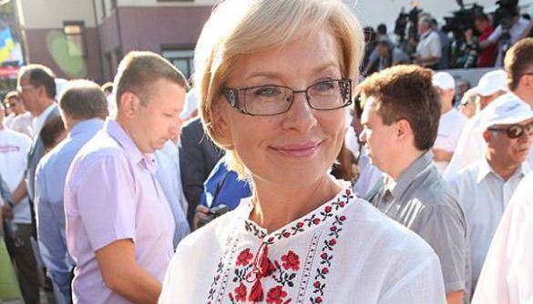 Колоритные наряды сторонников Тимошенко и Яценюка (ФОТО)
