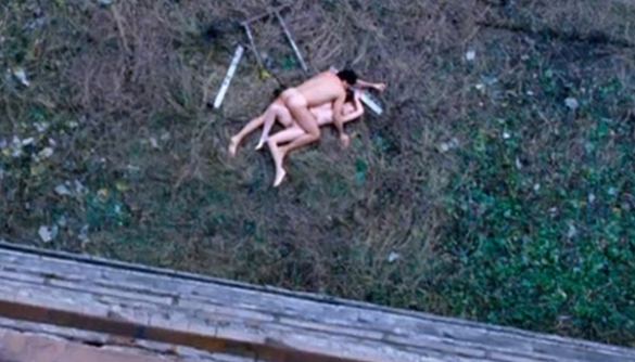 Голая Альбина Джанабаева снялась в кино и выпала с балкона в порыве страсти (ФОТО)