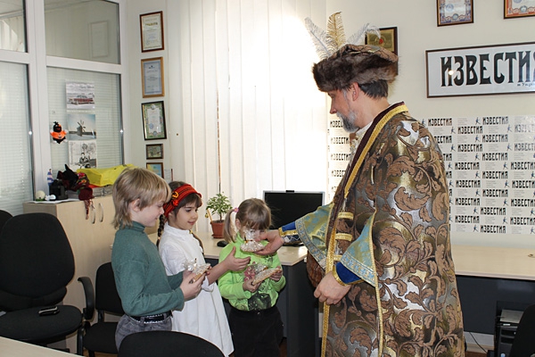 Как детей журналистов поздравлял святой Николай (ФОТО)