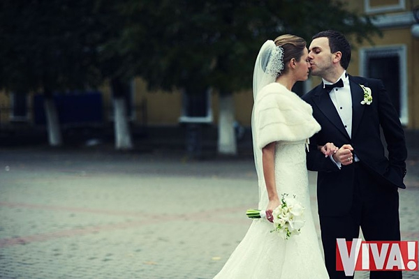 Ведущий «Холостяка» поделился свадебными фотографиями и согласился присутствовать на родах (ФОТО)