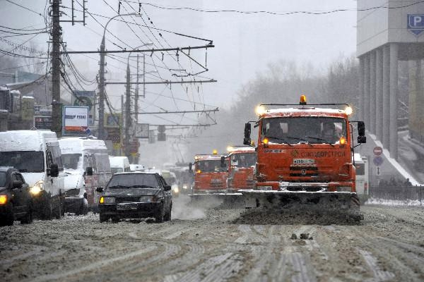Киевские власти  отправили снегоочистительную технику в Москву?