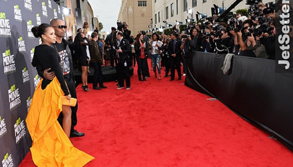 Ужас-ужас! Платья на красной дорожке MTV Movie Awards 2013 (ФОТО)