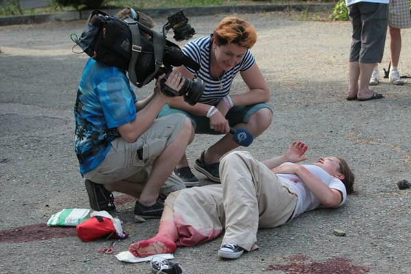 Как Вирастюк, Мерлени и журналисты учились спасать жизни (ФОТО)