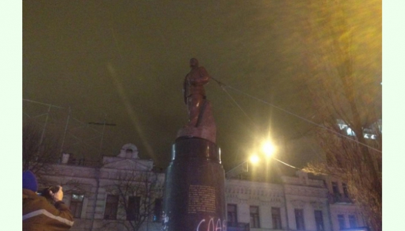 Памятник Ленину на Бессарабке таки снесли