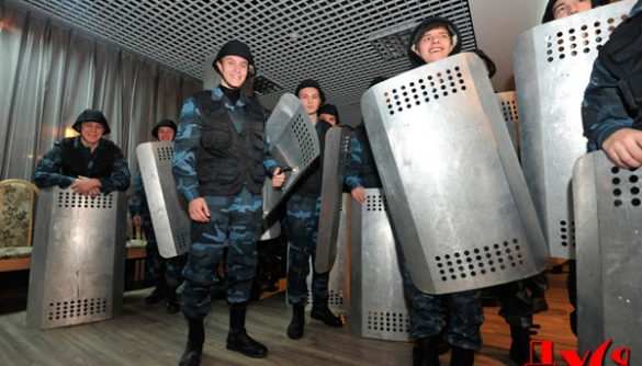 «Беркут» «захватил» Дворец «Украина» во время концерта «Вечернего Квартала» (ФОТО)