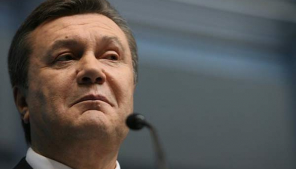 Как Янукович после круглого стола убегает от журналистов (ВИДЕО)