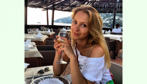 Как выглядит новая девушка Сергея Притулы на пляже, в вышиванке и на вечеринках (ФОТО)