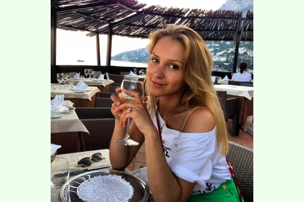 Как выглядит новая девушка Сергея Притулы на пляже, в вышиванке и на вечеринках (ФОТО)
