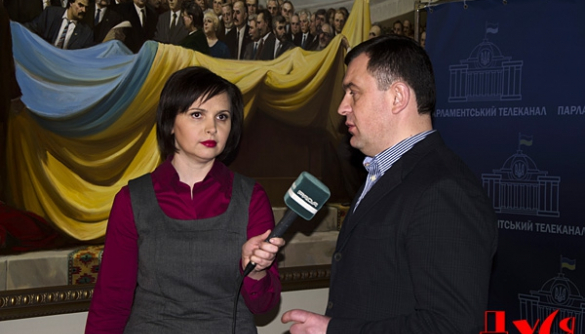 Красавицы-журналистки, работающие в кулуарах Верховной Рады (ФОТО)