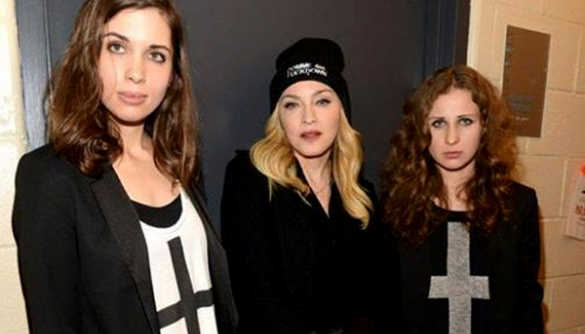 Pussy Riot выступит с Мадонной и уже похвастались фотографиями со звездой (ФОТО)