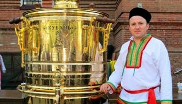 На Олимпиаде журналистов будут поить чаем из огромного запорожского самовара