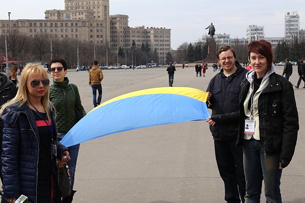 В Харькове журналисты вышли протестовать против распоясавшихся «протестующих» (ВИДЕО)