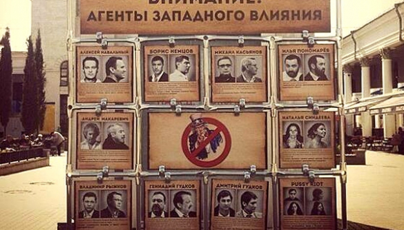 Ненавидеть по-русски: вокзал Симферополя озарило прозрение, что главные враги засели в Москве (ФОТО)