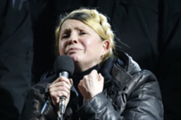 Тимошенко побрезговала выглядывать на «Интере» из-за спины ведущего
