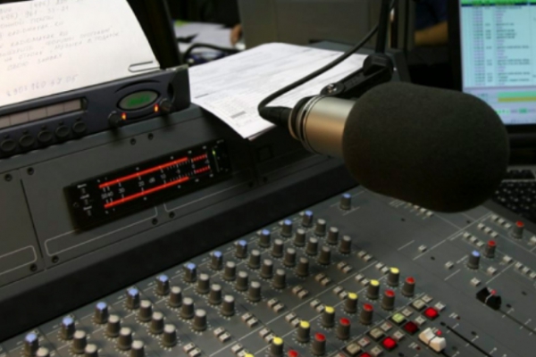 «Вежливые люди» атакуют: в Крыму будет вещать «Вежливое радио»