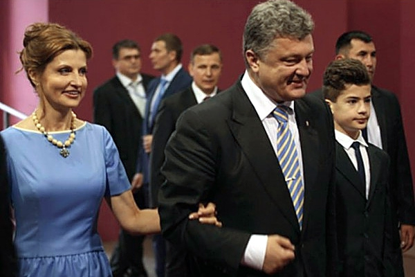 Кто и как одевал Марину Порошенко на инаугурацию (ФОТО)