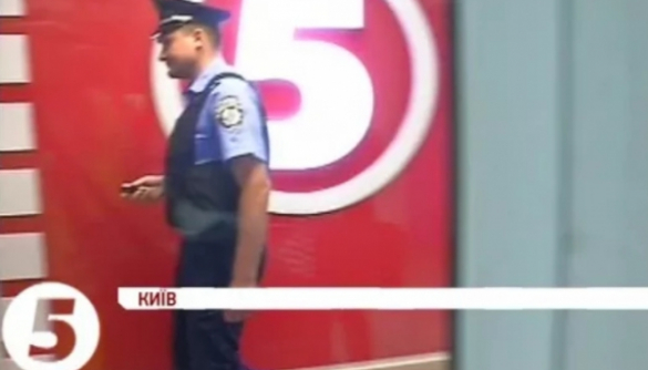 На телеканале Порошенко полтора часа искали бомбу (ВИДЕО)