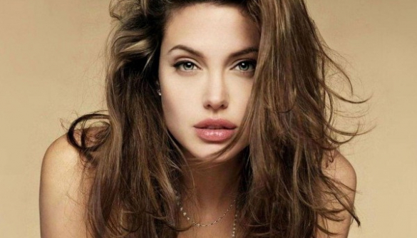 Анджелина Джоли подает в суд на Daily Mail за наркотический видеоролик (ВИДЕО)