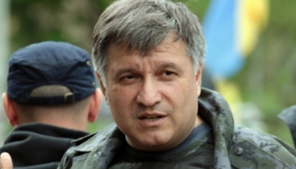 Аваков написал пафосный рассказ о том, как спас Яценюка и журналистов от мины