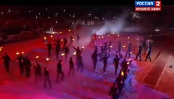 Российское ТВ в прямом эфире похвасталось факельной свастикой из путинских байкеров в Севастополе (ВИДЕО)