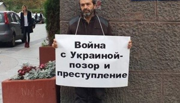 «Всех шестерых «путинцев» я запомнил поштучно...»: Шендерович рассказал, как стоял с плакатом на Тверской