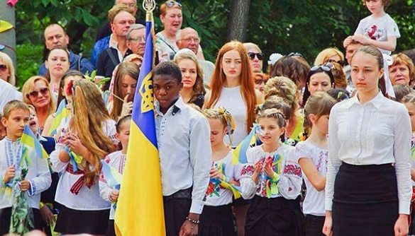 Как украинские медийщики водили своих детей в школу (ФОТО)