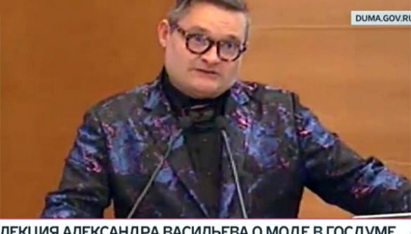 Российский телеведущий потребовал, чтобы депутаты Госдумы носили кокошники и косоворотки (ВИДЕО)
