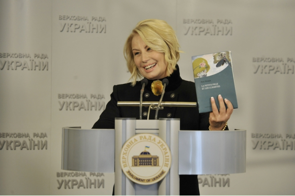 «Литературная Украина» пиарит новую книгу Анны Герман (ФОТО)
