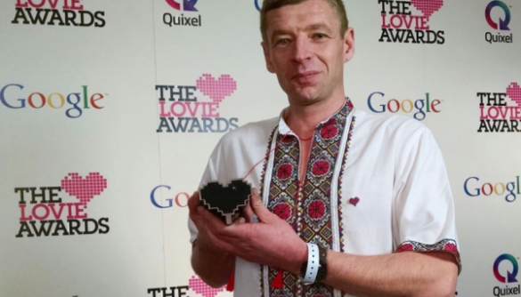 Журналист «Радио Свобода» получил европейскую премию Lovie Awards за Майдан и елку (ВИДЕО)