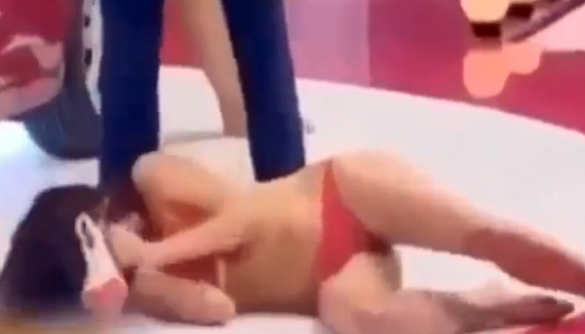 Россиянин сломал нос девушке ради победы в реалити-шоу (ВИДЕО)