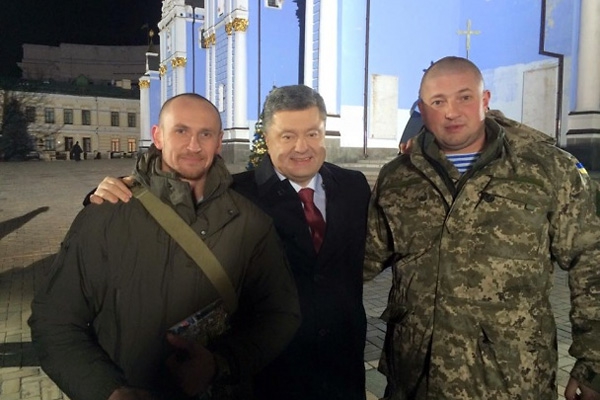Порошенко поздравит украинцев с Новым годом в компании киборгов (ФОТО)